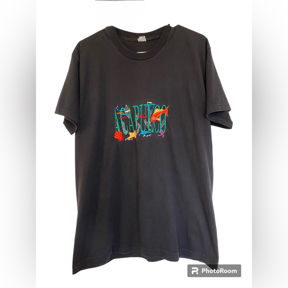 Vintage embroidered Acapulco Mexico T shirt • Size Medium Faded Distressed
